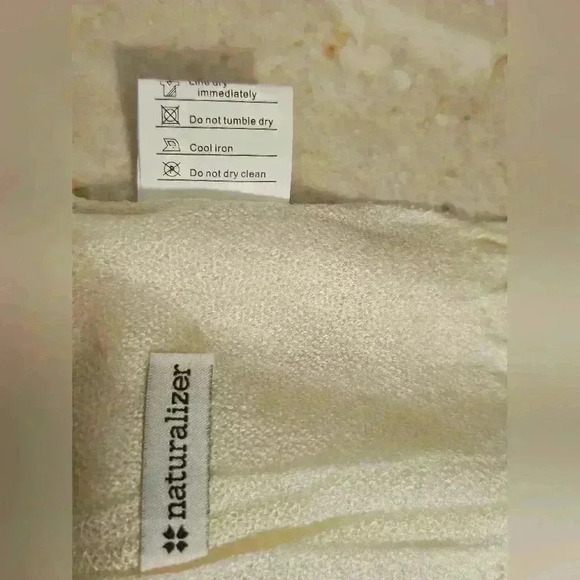 Naturalizer Womens Cream w/Fringe Fashion Acrylic Wrap Shawl 27" x 86" NWT - Picture 3 of 3